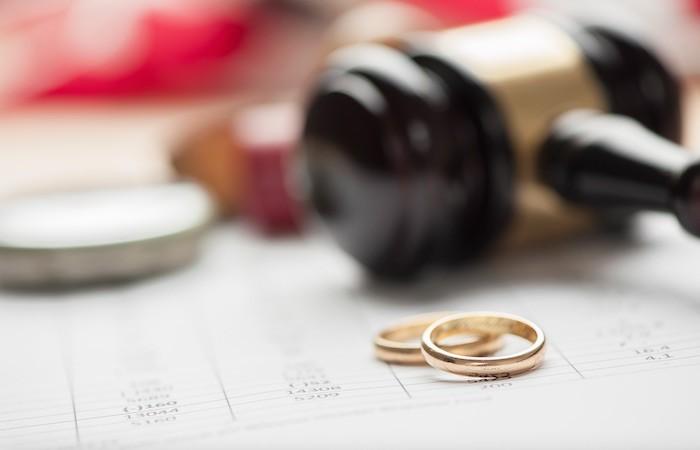 Жена подала на развод: что делать и как себя вести мужу
