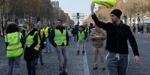 Протестующие во Франции попытались прорваться к Елисейскому дворцу