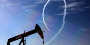 Цена нефти Brent упала за день более чем на 5%