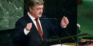 Порошенко заявил о вводе Россией санкций против «очень достойных людей»