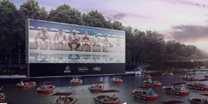 В Париже начинает работать плавучий кинотеатр, где все смотрят фильмы, сидя в лодках