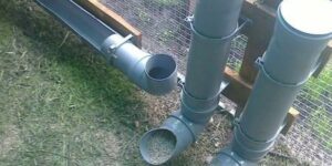 Кормушки для кур из канализационных труб ПВХ: виды конструкций и советы по изготовлению