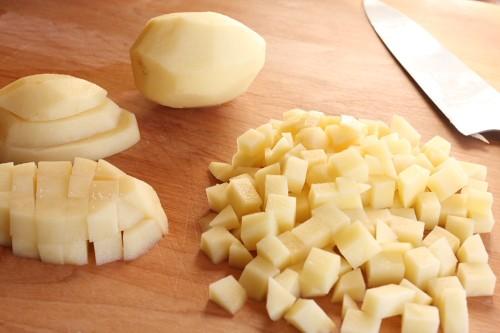 Куриные сердечки с картошкой в горшочках: рецепт с фото