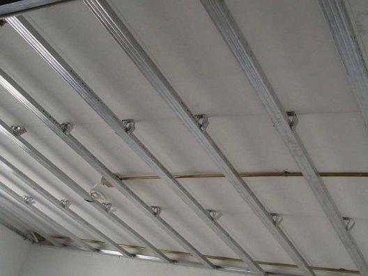 Одноуровневый потолок из гипсокартона: фото, особенности монтажа