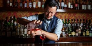 Резюме бармена: образец и правила составления