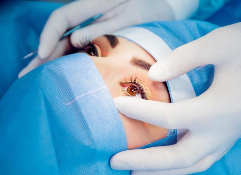 Лазерная коррекция - операция по восстановлению зрения: показания, противопоказания