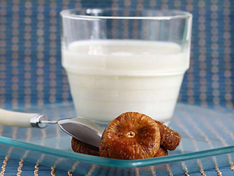 Молоко с инжиром от кашля: как эффективно приготовить целебный напиток дома?